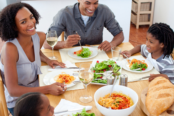 Family Dinner Helps Kids Eat Healthier